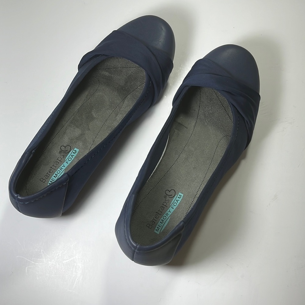 Bear Traps Mitsy Women's Slip-on Hidden Wedge Memory Foam in black and blue 6m